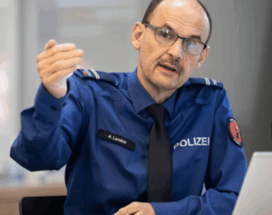 MEHR LESEN